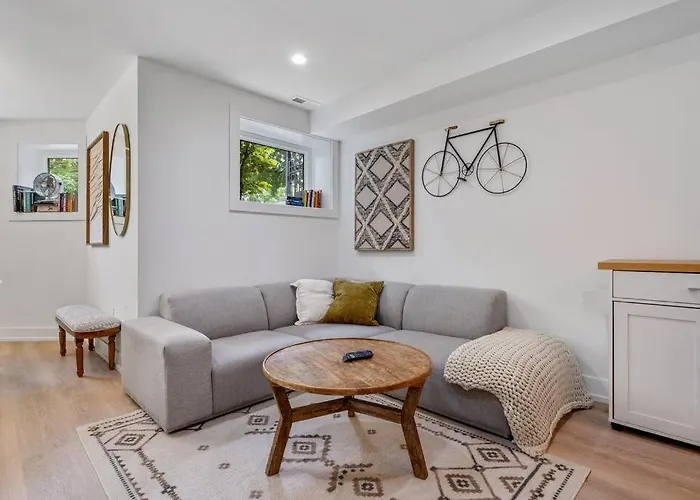Logan Square Luxury Villa, 3 Beds, 3 Baths Chicago