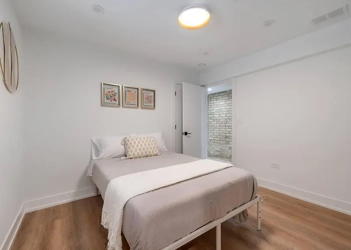 Logan Square Luxury Villa, 3 Beds, 3 Baths