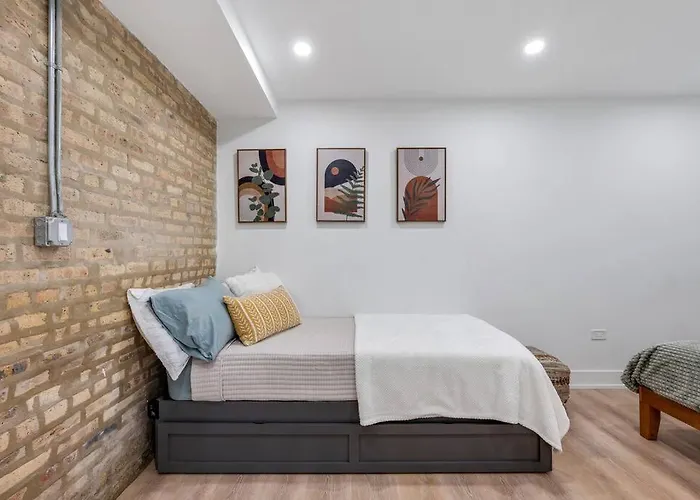 Logan Square Luxury Villa, 3 Beds, 3 Baths * Chicago